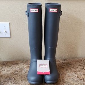 BRAND NEW matte gray Hunter boots US 8